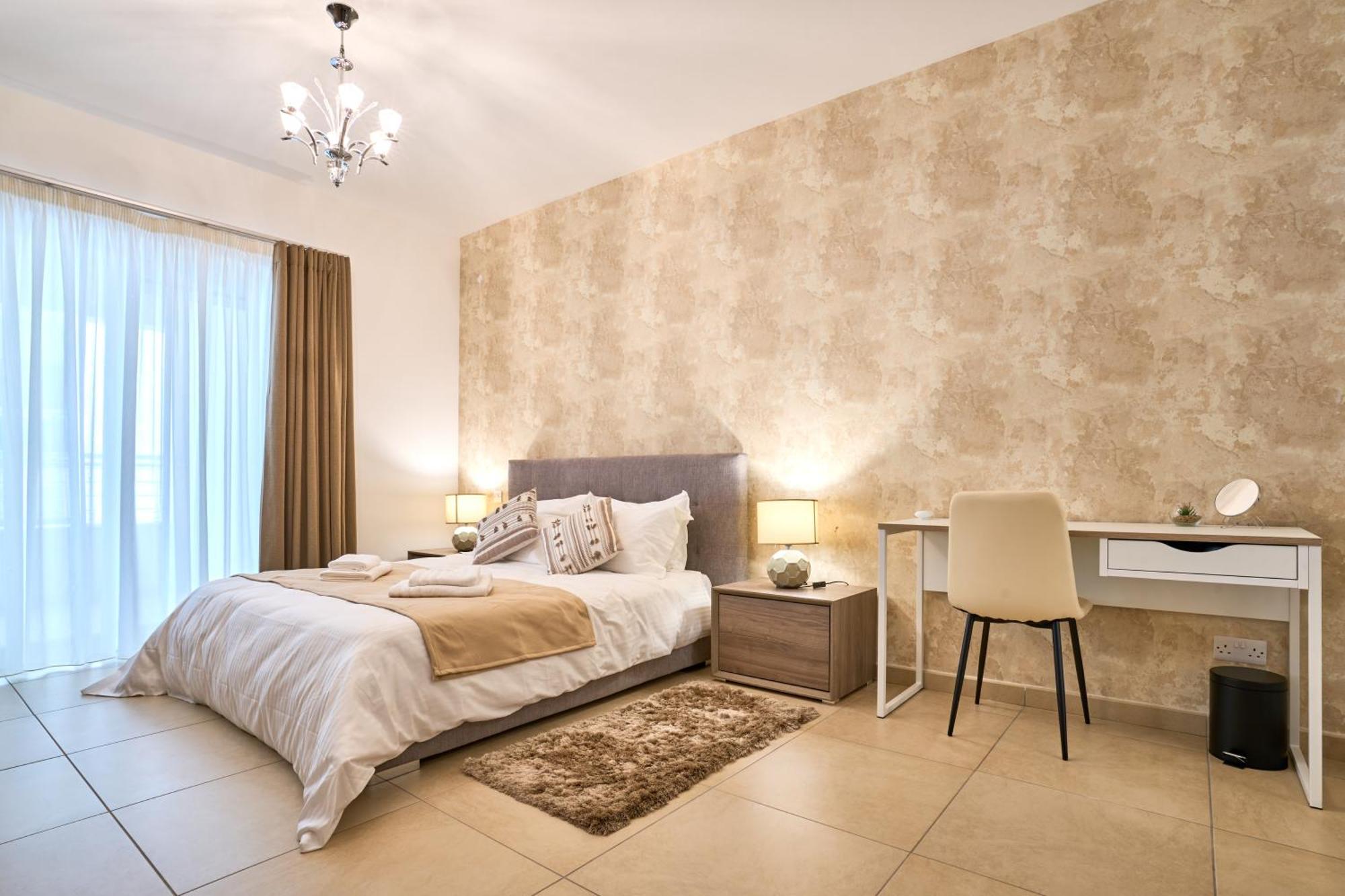 Stunning 3-Bedroom Seaview Retreat In Fort Cambridge Sliema Extérieur photo