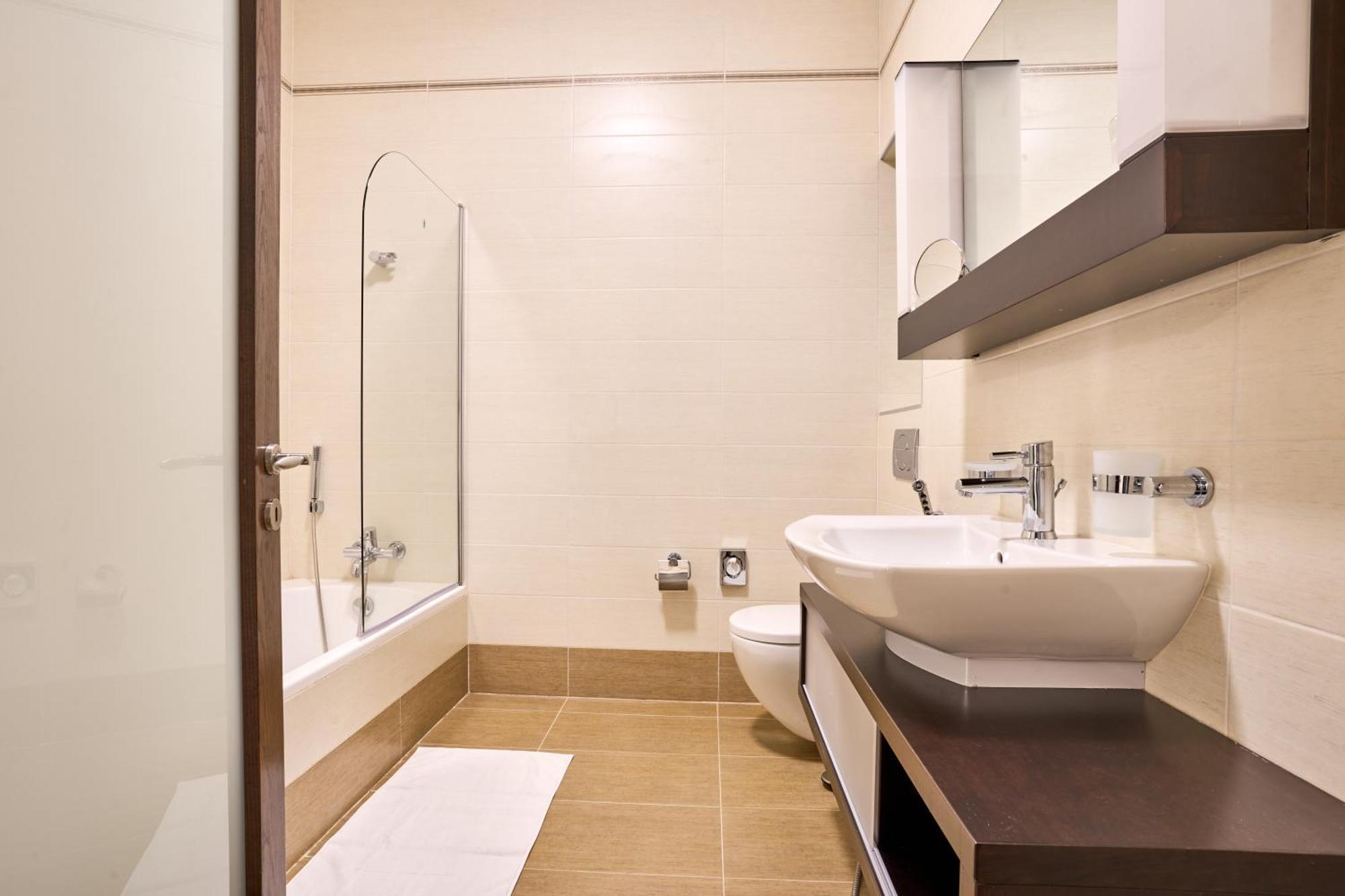 Stunning 3-Bedroom Seaview Retreat In Fort Cambridge Sliema Extérieur photo