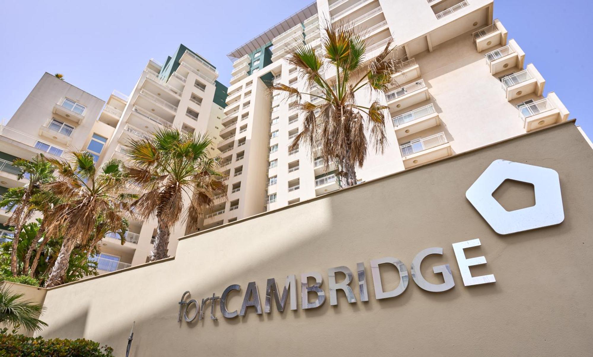 Stunning 3-Bedroom Seaview Retreat In Fort Cambridge Sliema Extérieur photo