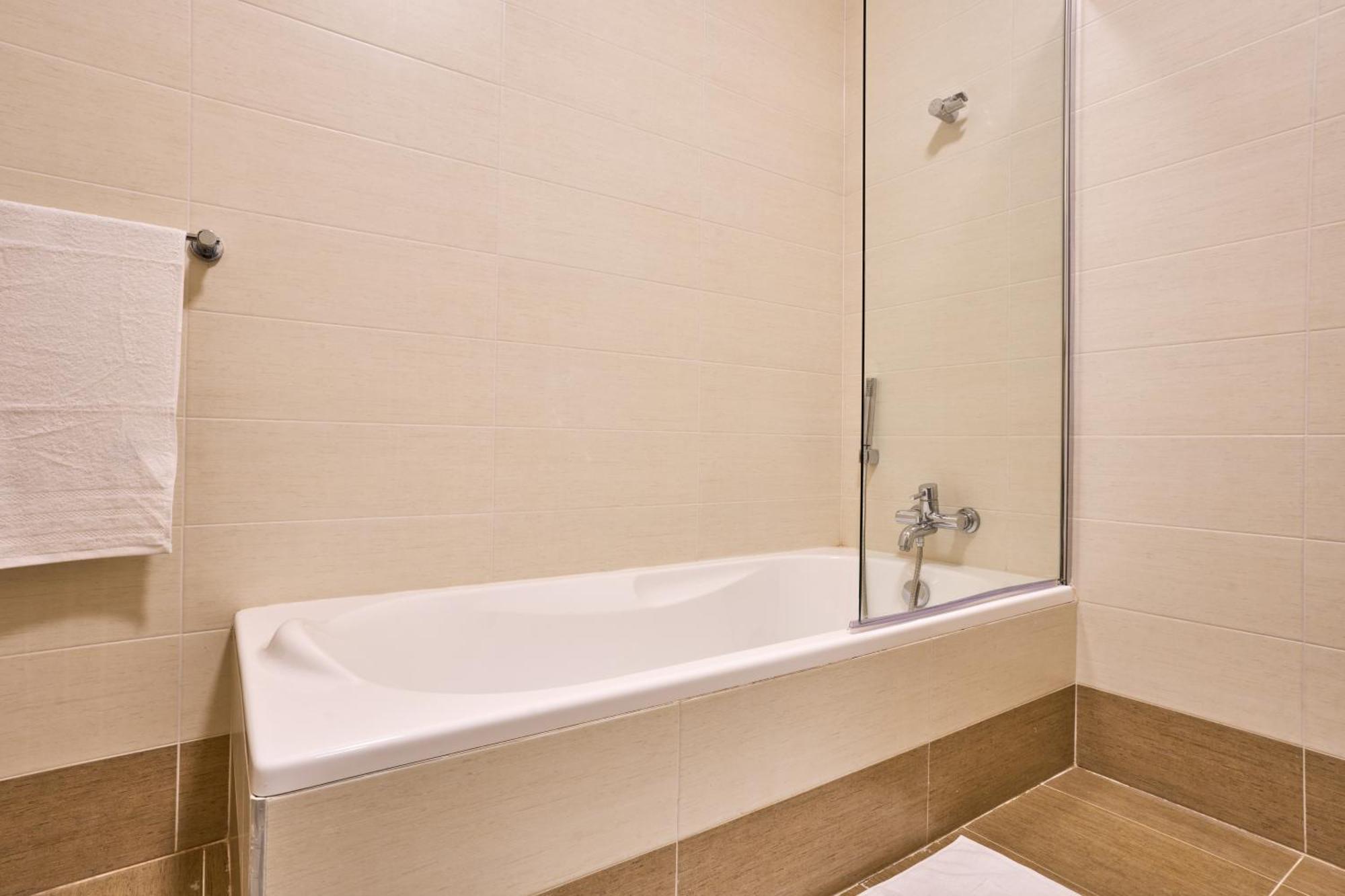Stunning 3-Bedroom Seaview Retreat In Fort Cambridge Sliema Extérieur photo
