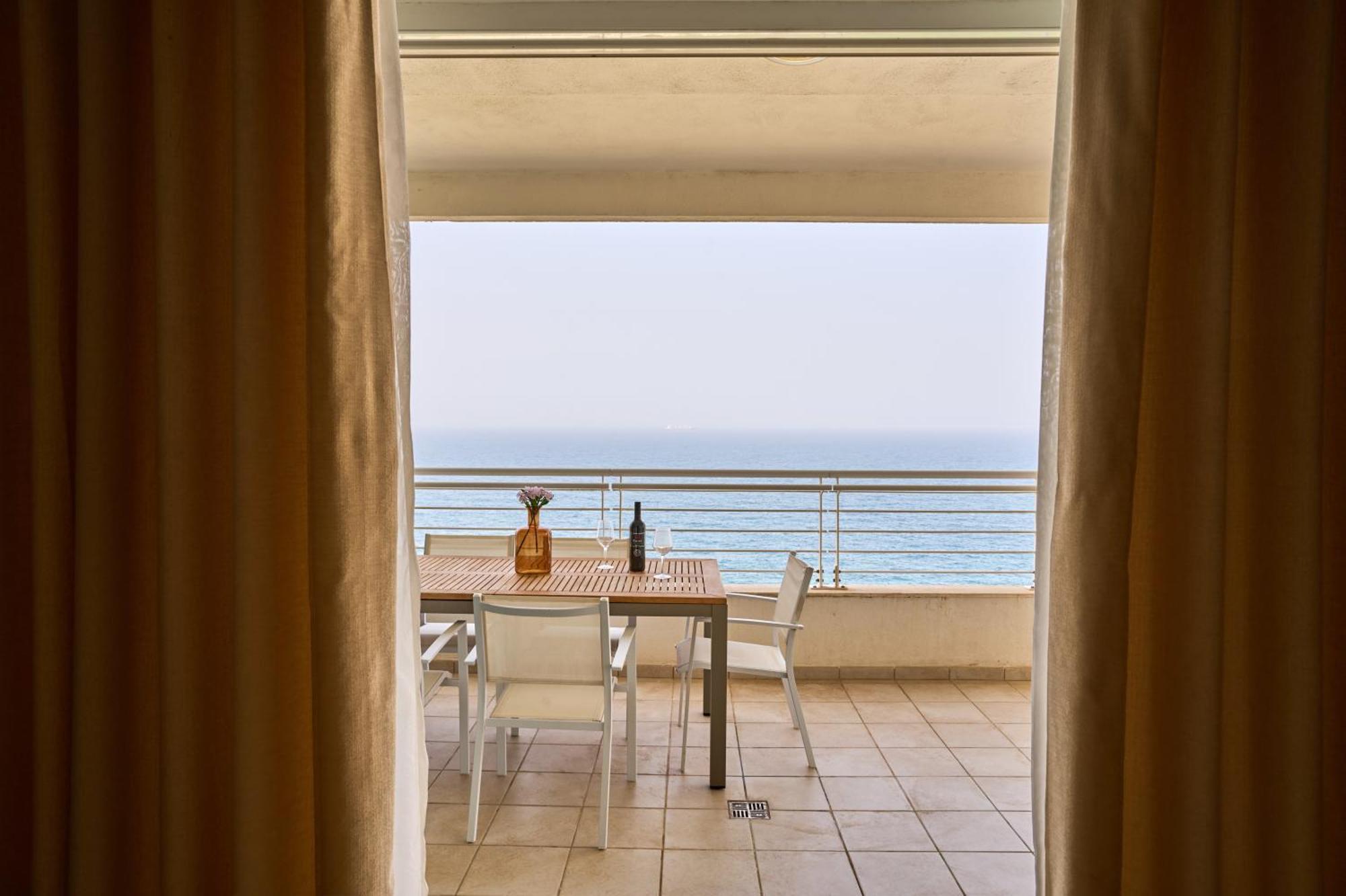 Stunning 3-Bedroom Seaview Retreat In Fort Cambridge Sliema Extérieur photo