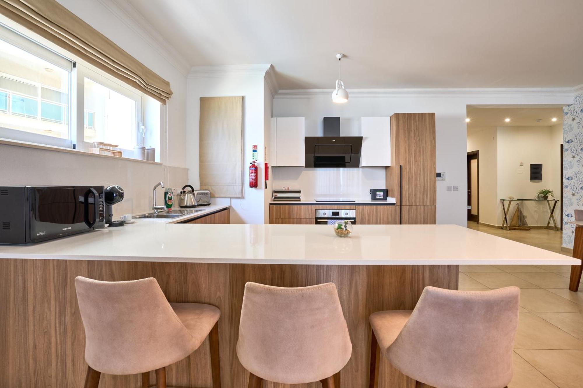 Stunning 3-Bedroom Seaview Retreat In Fort Cambridge Sliema Extérieur photo