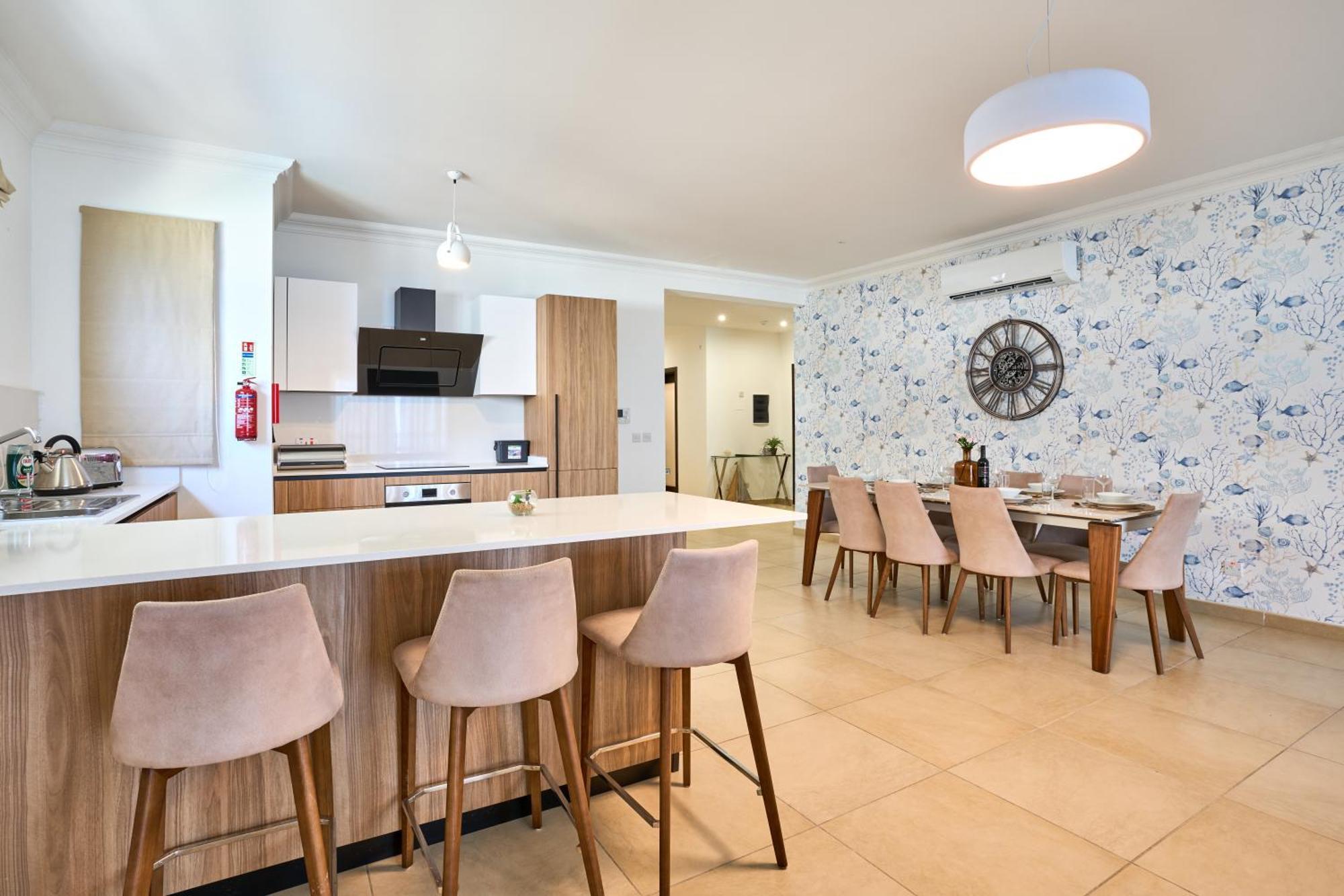 Stunning 3-Bedroom Seaview Retreat In Fort Cambridge Sliema Extérieur photo