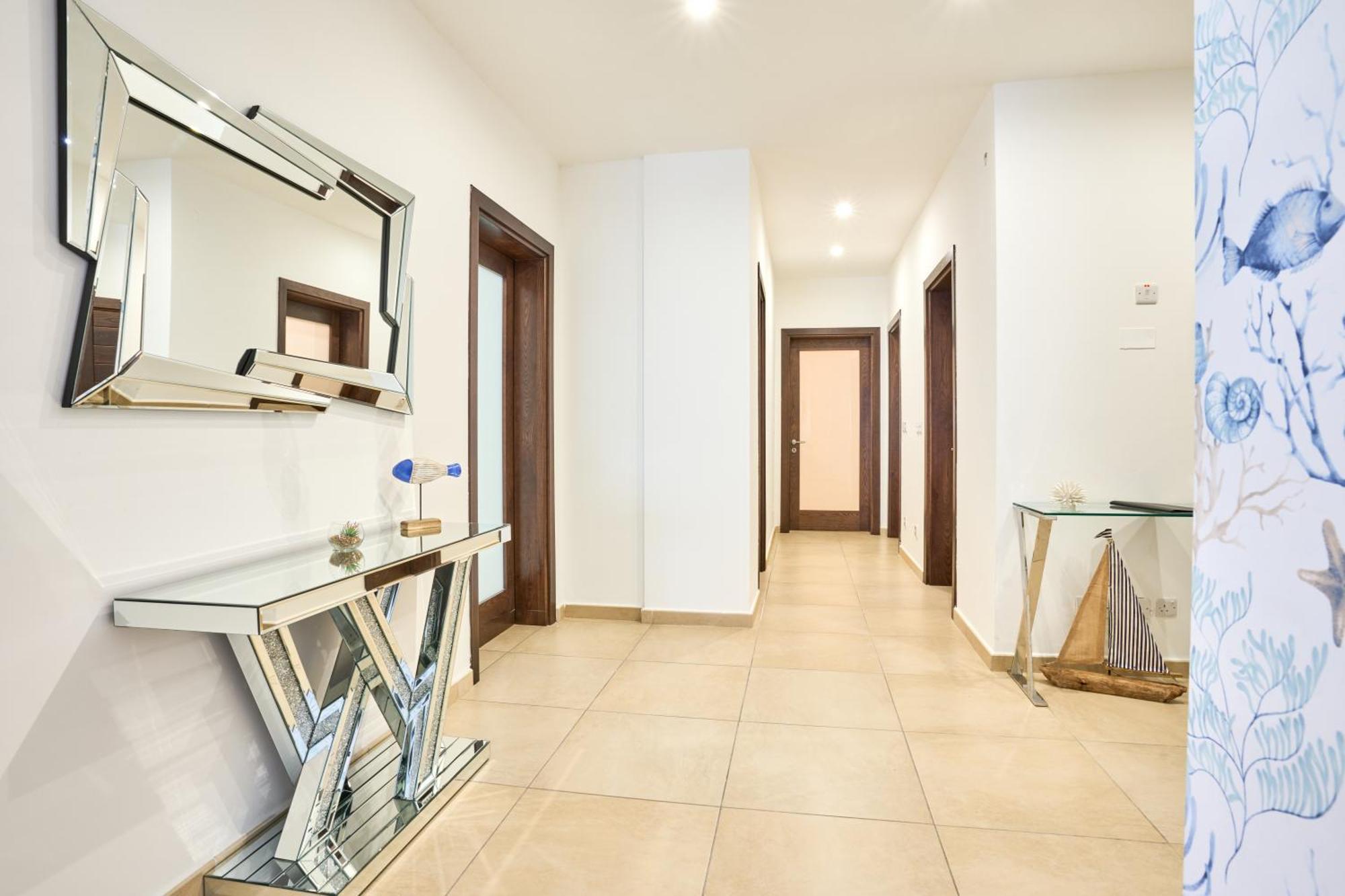 Stunning 3-Bedroom Seaview Retreat In Fort Cambridge Sliema Extérieur photo