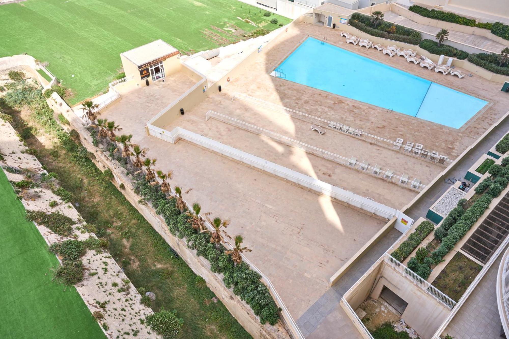 Stunning 3-Bedroom Seaview Retreat In Fort Cambridge Sliema Extérieur photo